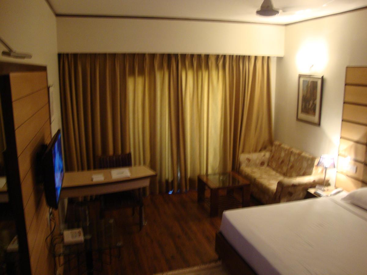 Hotel North Park Panchkula Esterno foto