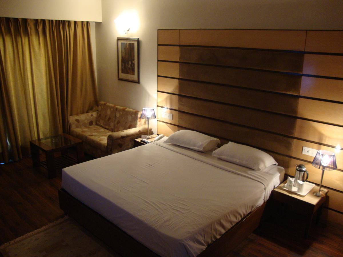 Hotel North Park Panchkula Esterno foto