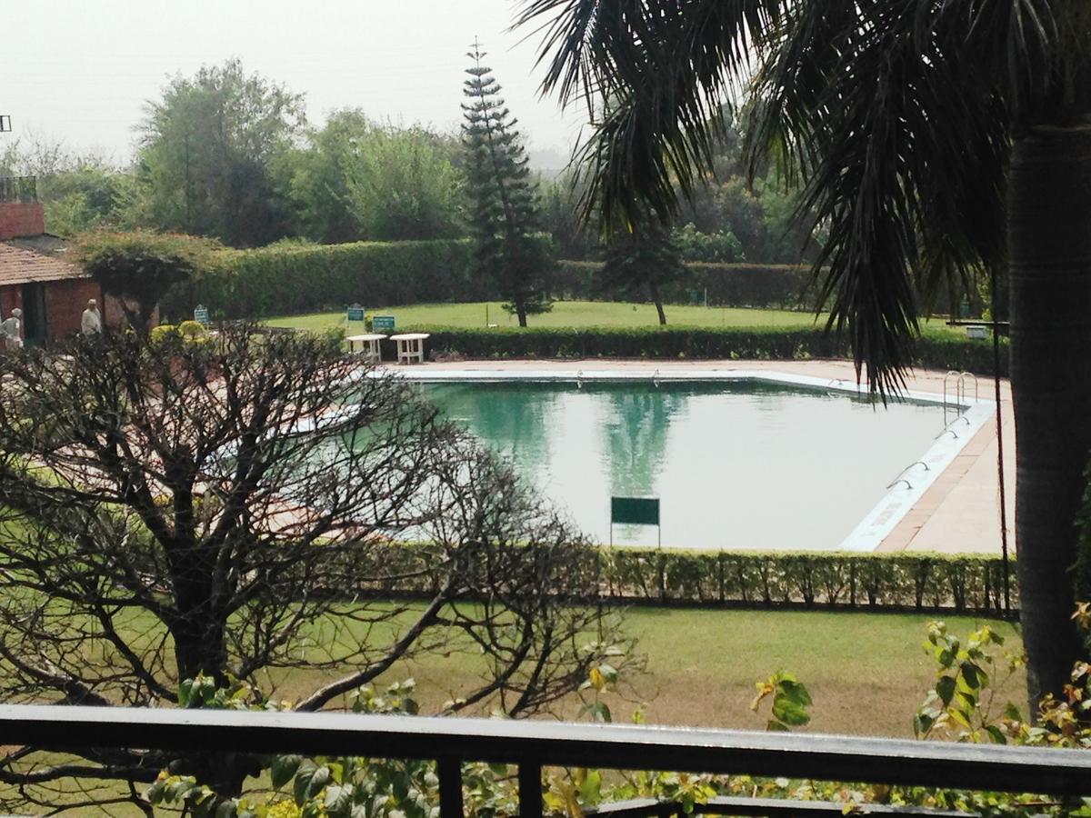Hotel North Park Panchkula Esterno foto
