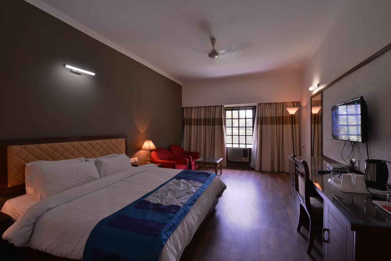 Hotel North Park Panchkula Esterno foto