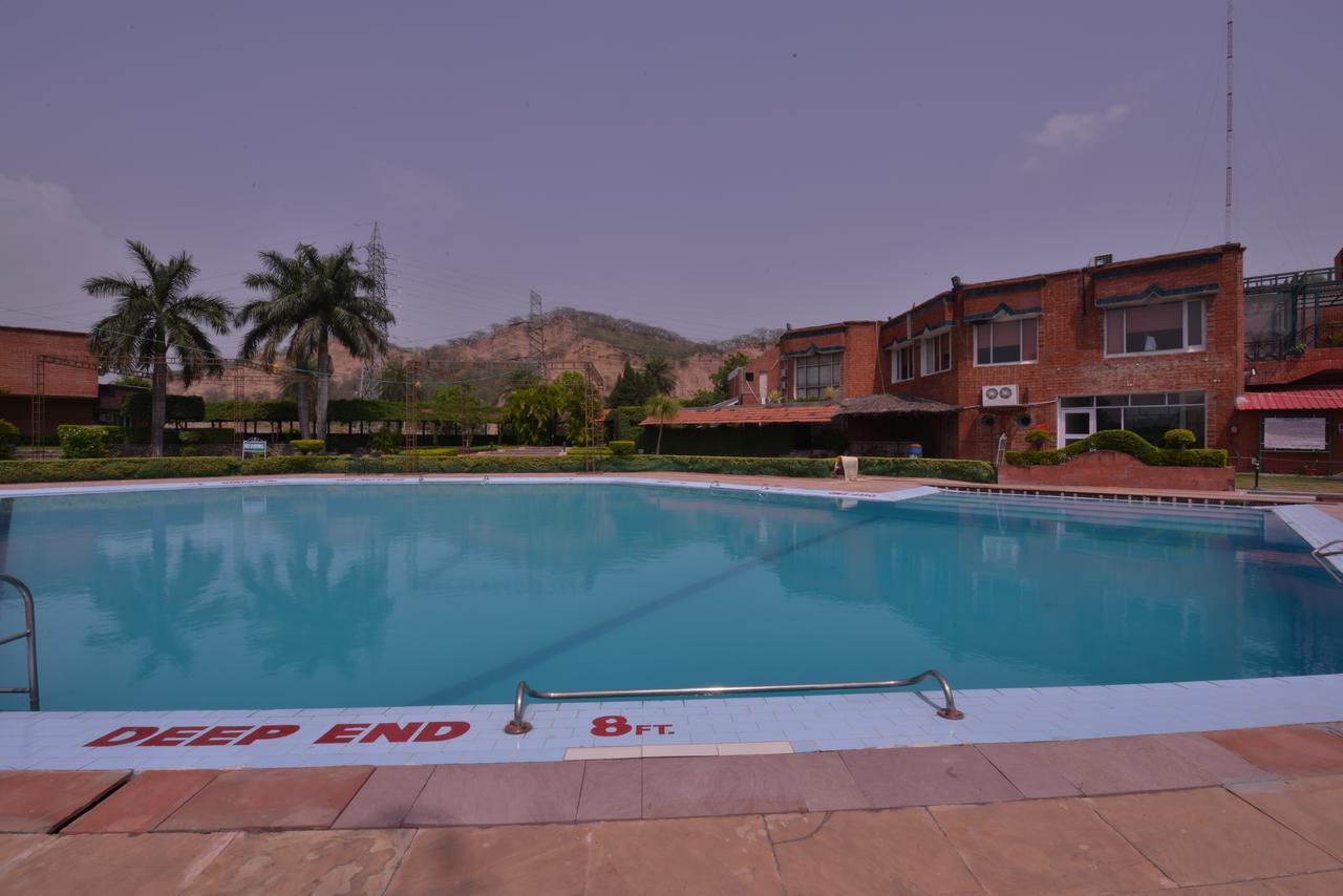 Hotel North Park Panchkula Esterno foto