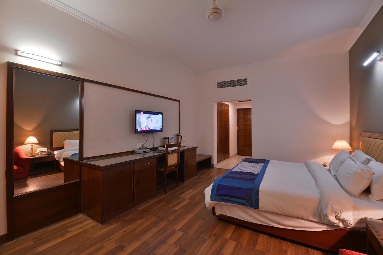 Hotel North Park Panchkula Esterno foto